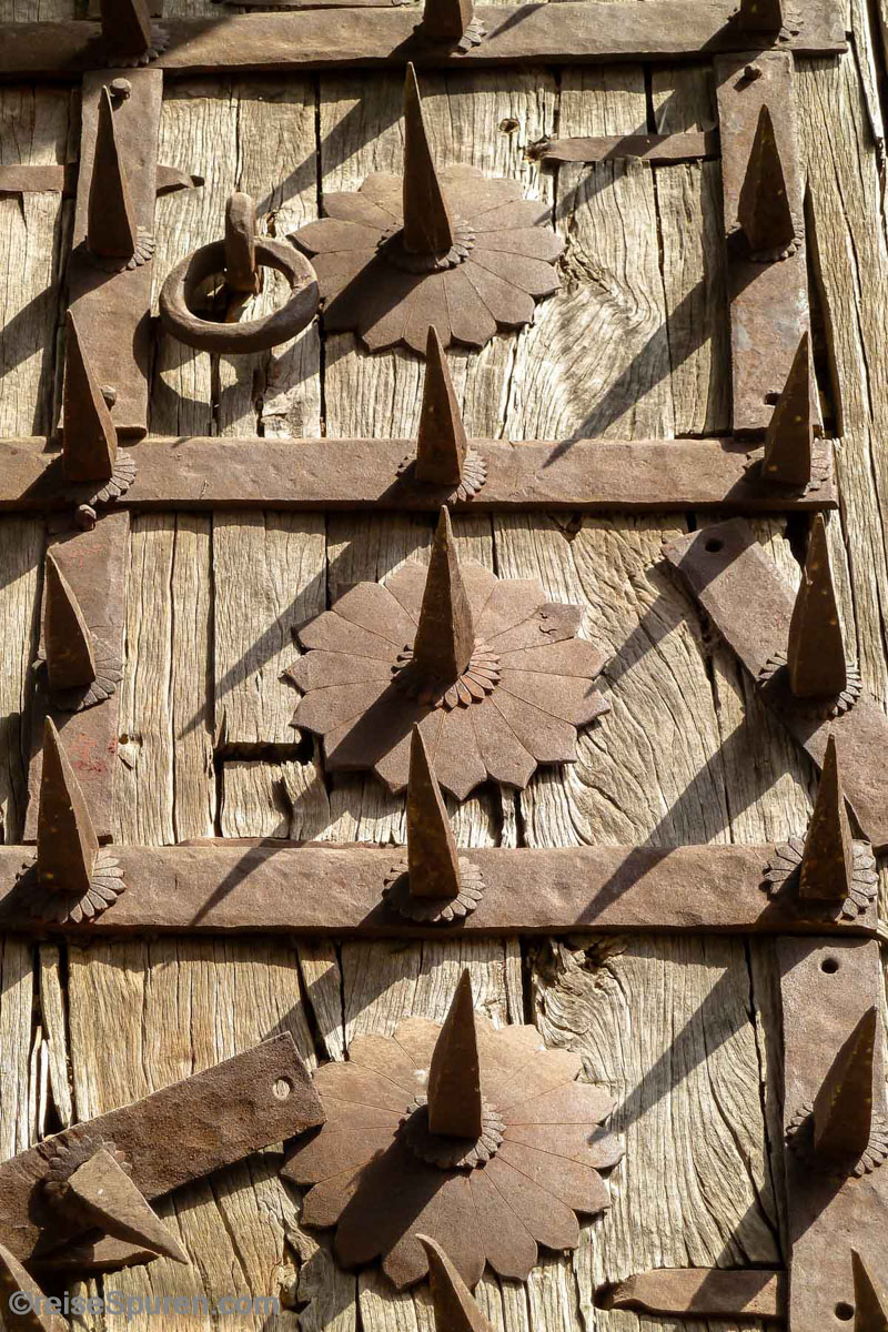 Tor mit Elefantenabwehr